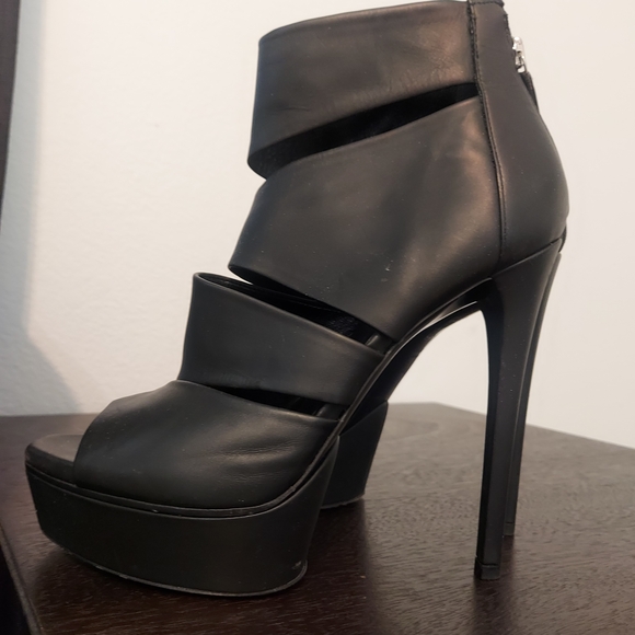 Gucci Black Ultra High Stiletto Heels - Picture 3 of 5